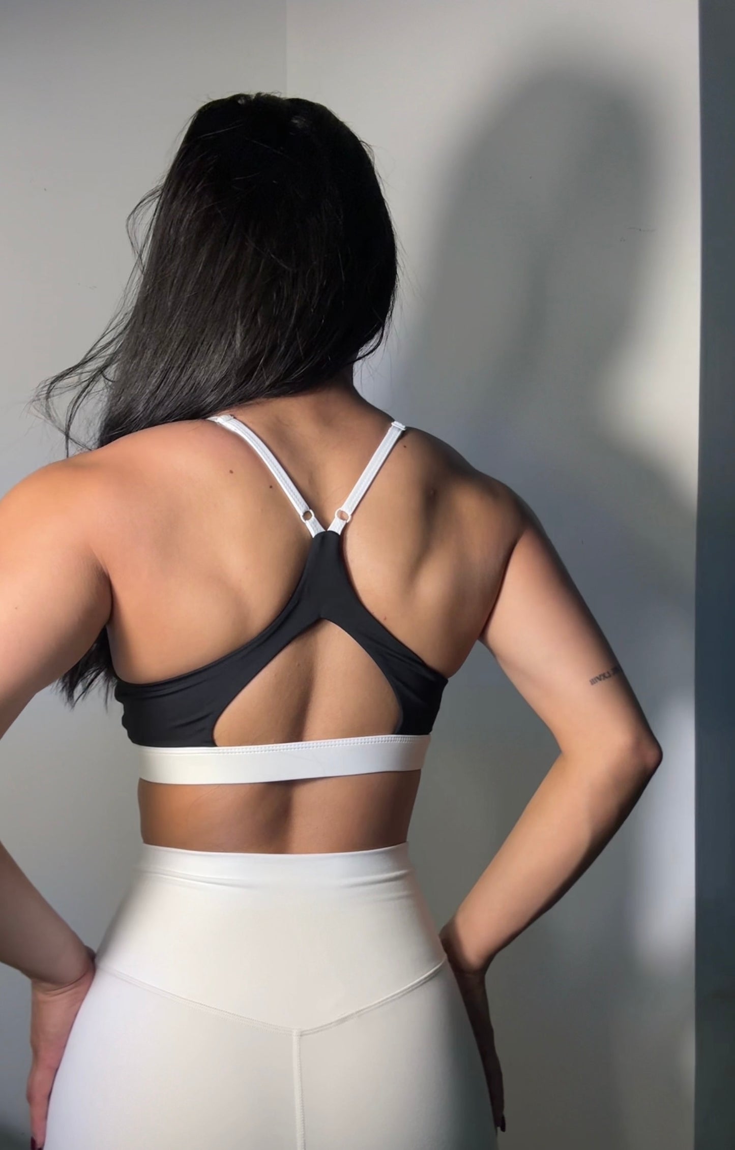 Top Dual Curve – Black & White