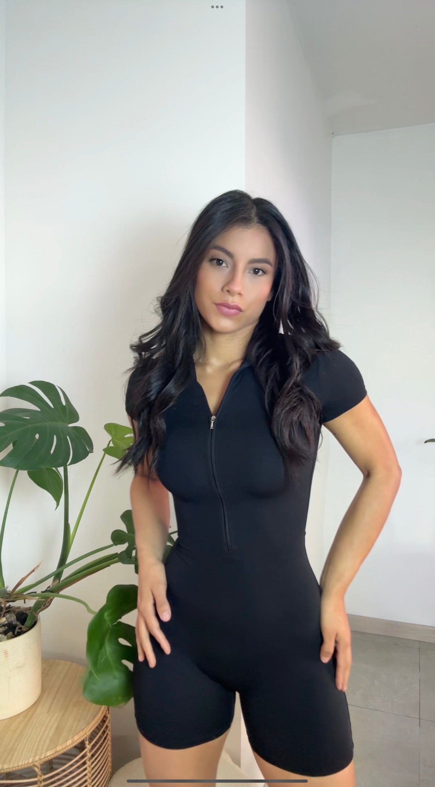 Mono Deportivo Athena Zip – Manga Corta con Cierre Frontal